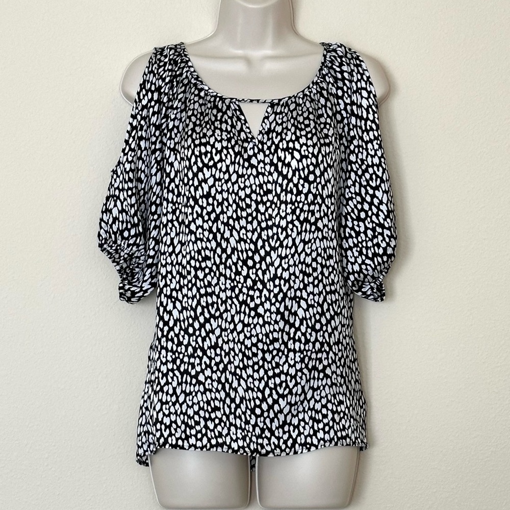 Express Printed Shoulder Cutout Top